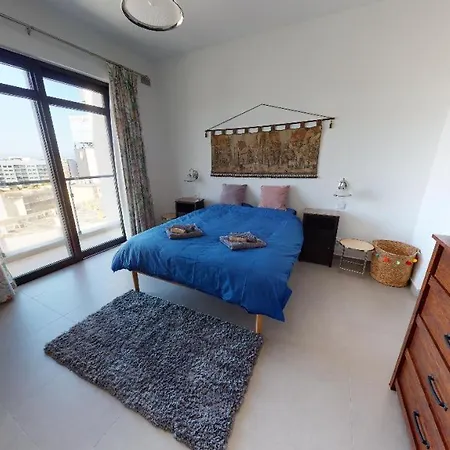 St Julians Luxury דירה *